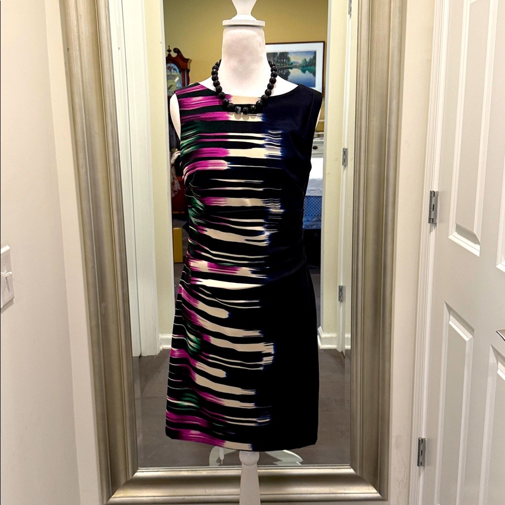 Kay Unger Sheath knee length dress with rushing size 4 fully lined